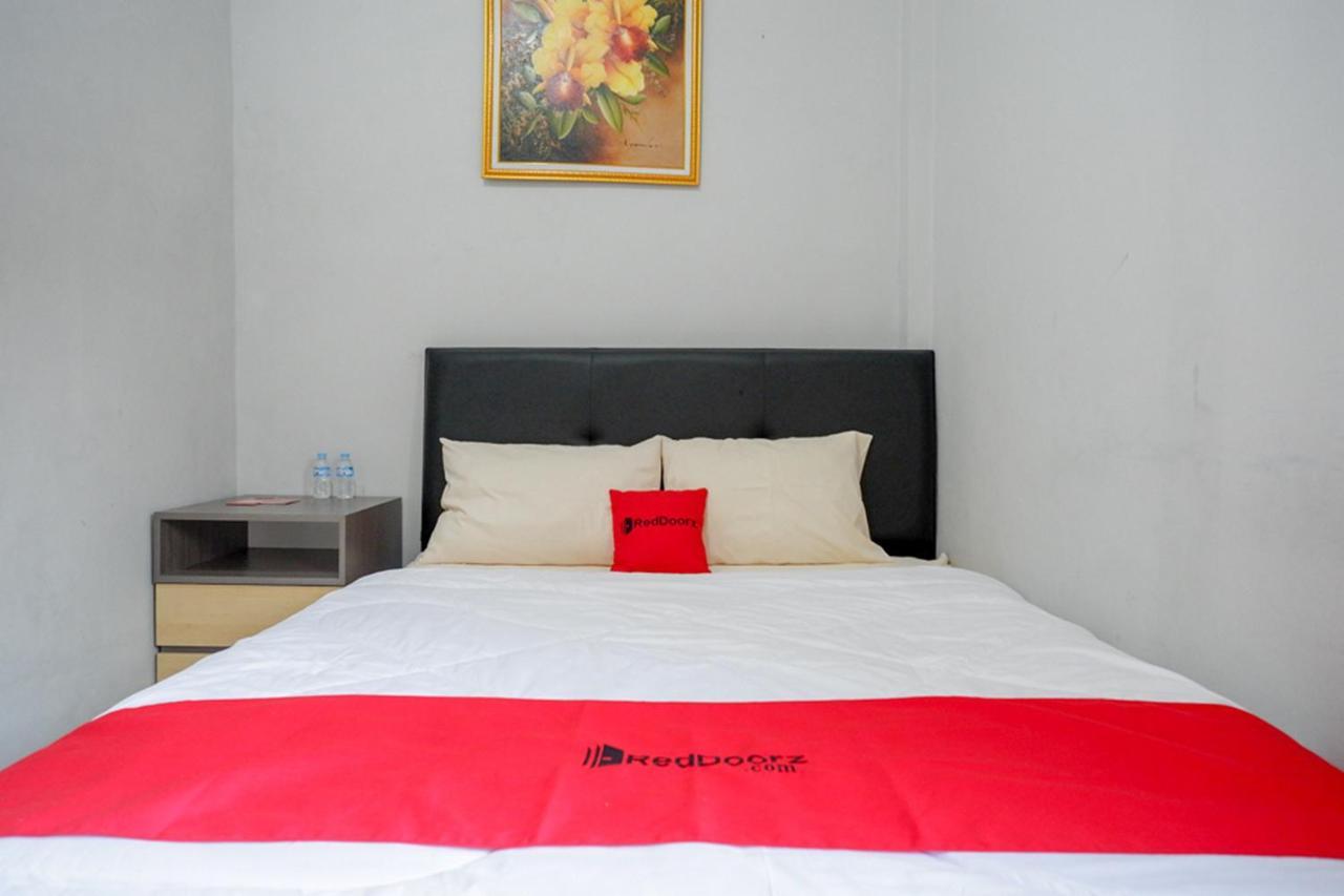Reddoorz Near Jalan Adi Sucipto Solo Hotel Exterior foto