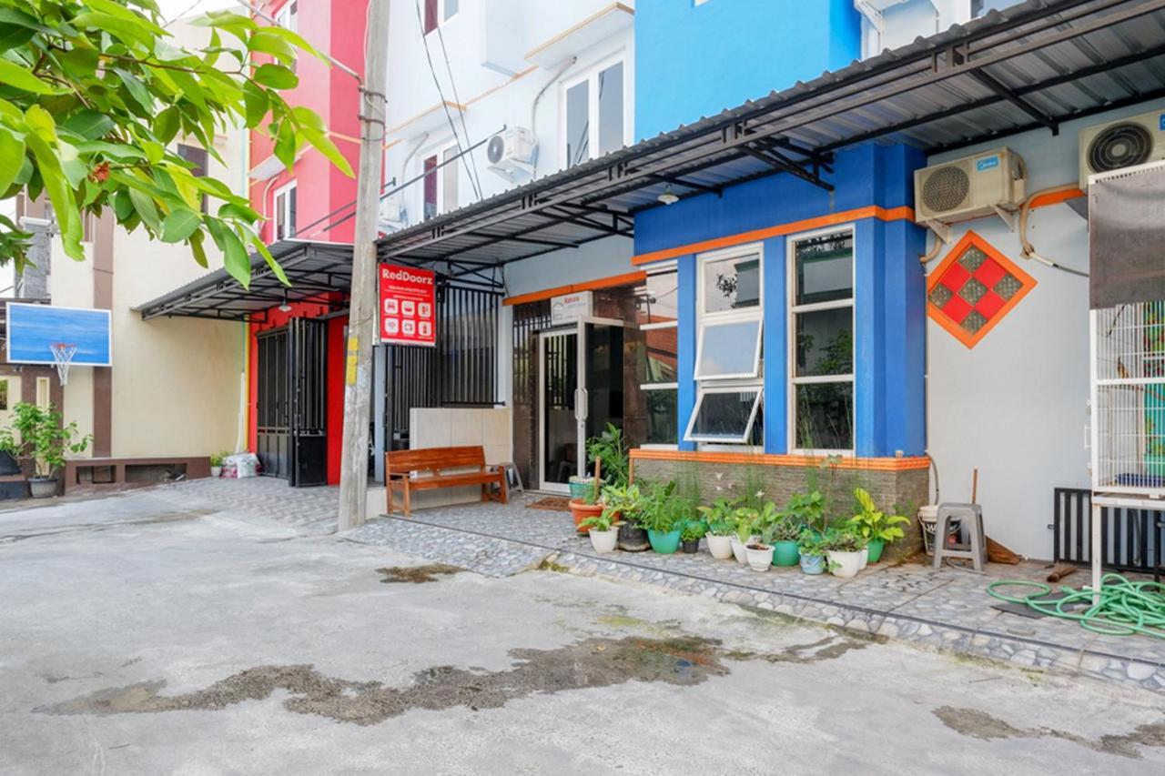 Reddoorz Near Jalan Adi Sucipto Solo Hotel Exterior foto