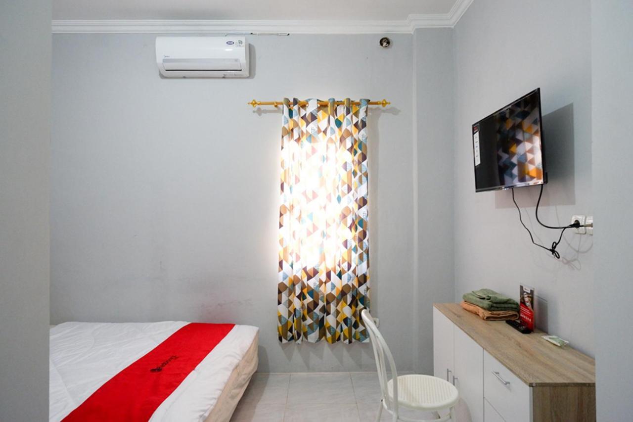 Reddoorz Near Jalan Adi Sucipto Solo Hotel Exterior foto
